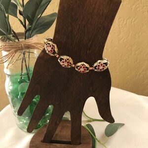 Gold Tone Floral Themed Fashion Bracelet